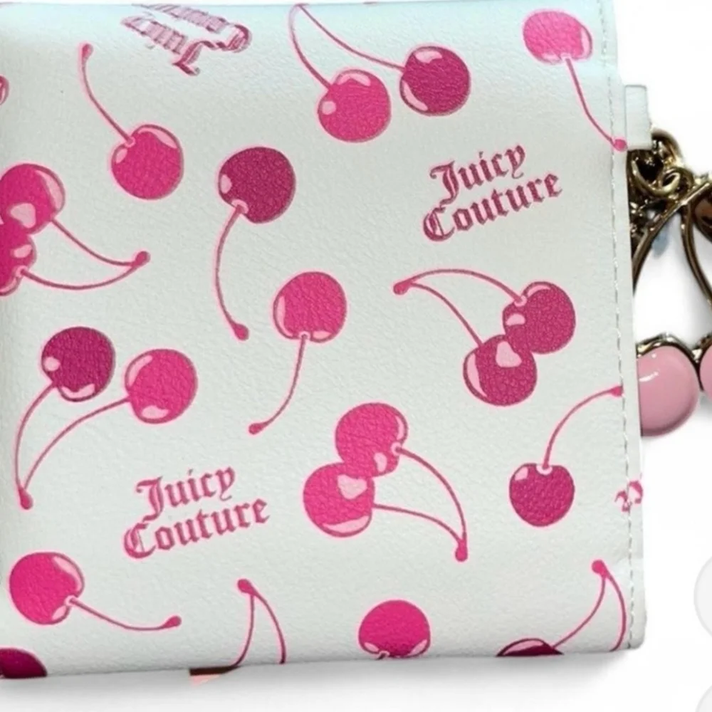 🍒🔹️Juicy Couture🔹️ White  Cherry On top Mini Enevelope Flap Wallet